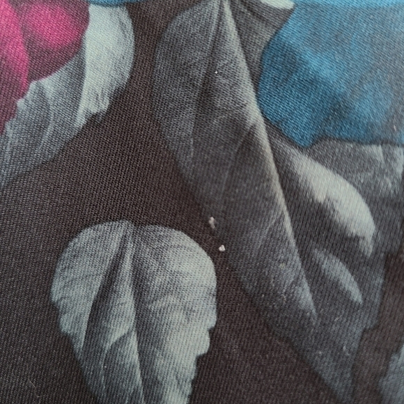 Nike One Icon Clash Dark Floral Tight Shorts, Size XS - Picture 10 of 13